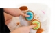 Sophie Giraffe:Touch and Play -Иновативна плюшена играчка развиваща сетивата за до 100+ участника