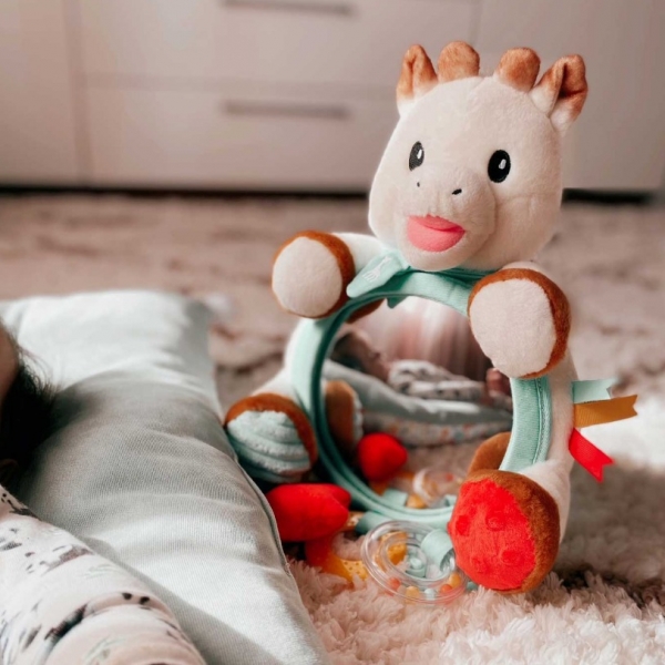 2 в 1 Огледало за обратно виждане и мултифункционална играчка Жирафчето Софи