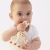 Лукс Кутия Софи Жирафчето: Жирафчето Софи+Мека бебешка хавлия от 100% памук + Оригинален парфюм Софи с включена гризалка